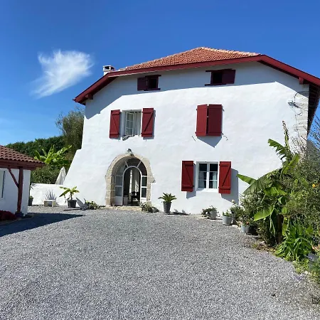 Chez Habitant Dans Ferme Basque Urt